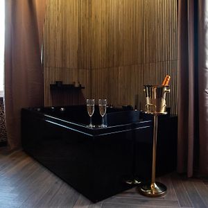 King Room Spa Bath